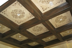 Dinning room ceiling. Decorative painting. Wood effect and stencil